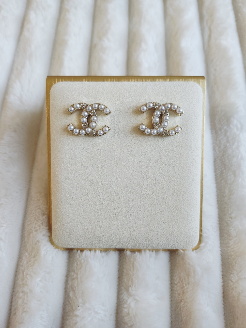 Gold and Pearl Interlocking Logo Stud Earrings - Designer Style